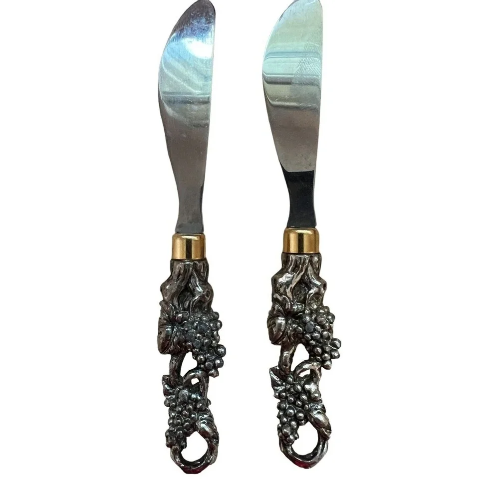 Vintage Cheese Knife Spreader Set~Ornate Handle Raised Relief  Grapes‎